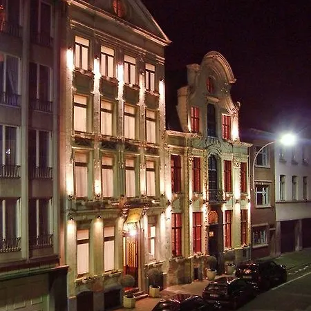 מלון Cour St Georges 3*