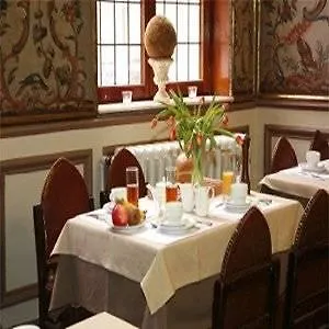 מלון Cour St Georges 3*